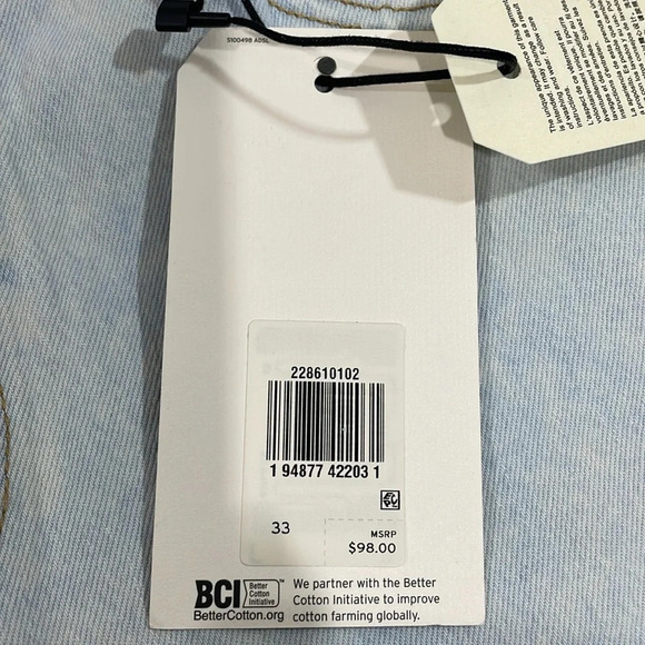 NWT Levi’s Premium Wedgie High Rise Raw Hem Light Wash Denim Jeans 33 - Picture 11 of 16